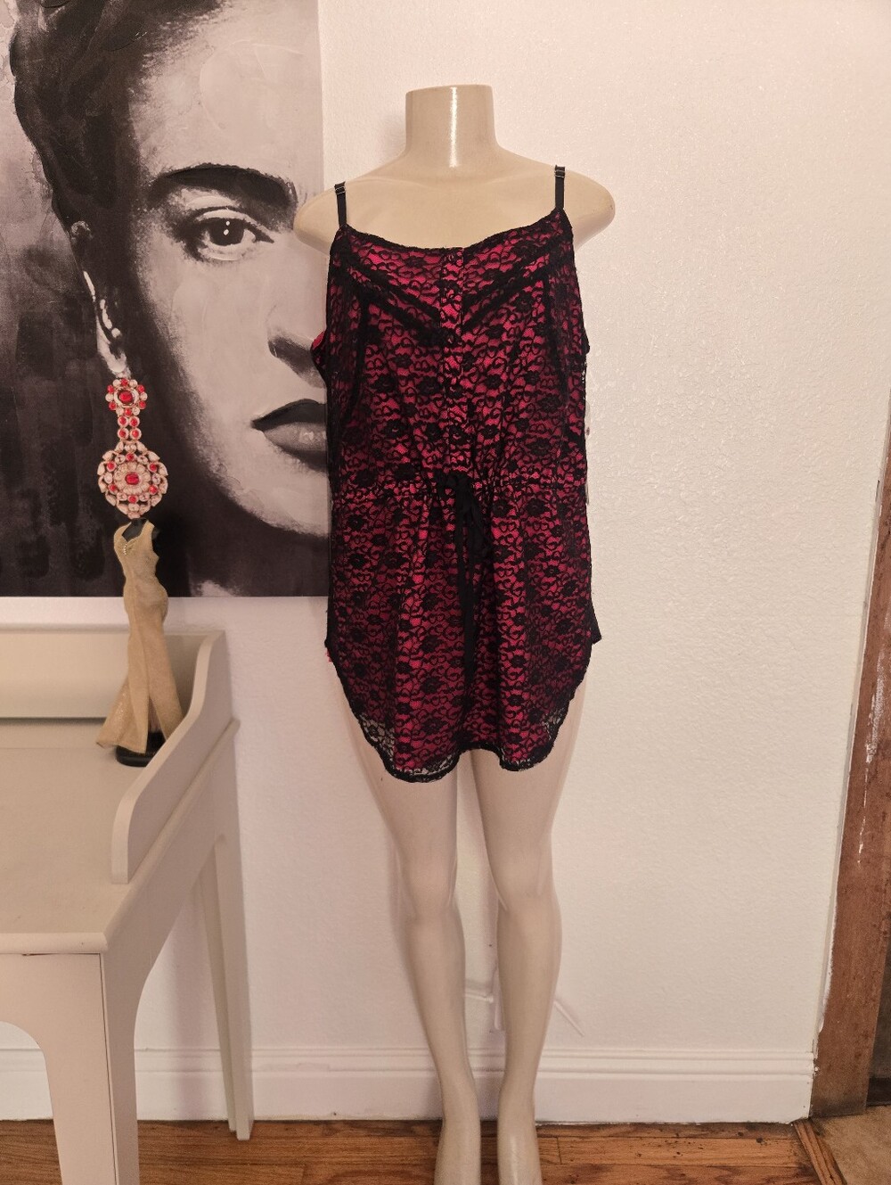 NWT Sofia Vergara Lace Women's Black Lace Overlay Chemise with Hot Pink Underlay